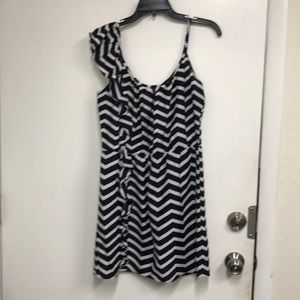 Sleeveless Dress w/one ruffle shoulder